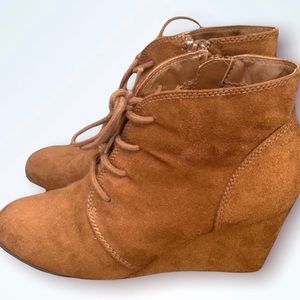 American rag wedge ankle boot brown size 5